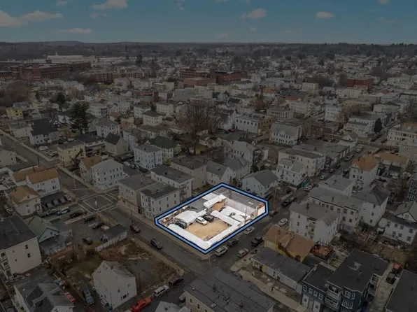 52 Walnut St, Lawrence, MA 01841