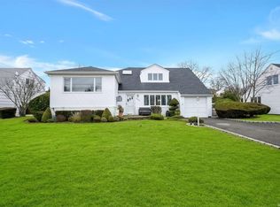 1983 Brook Park Dr, Merrick, NY 11566