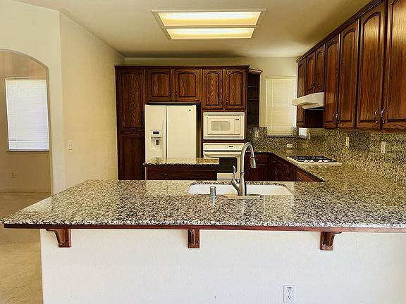 3rd image of 80 Spinel Cir