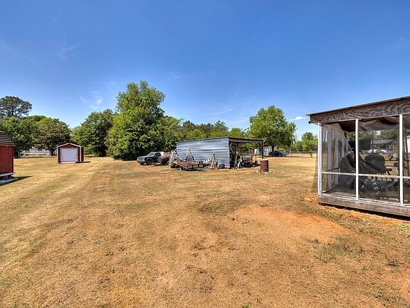 4th image of 4035 Delaware Dr