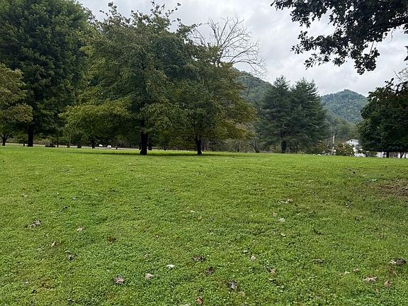 4th image of 426 Victory Ln