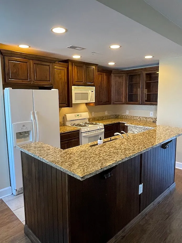 2 bed, 1000 sqft, $1,750 — Photo 2