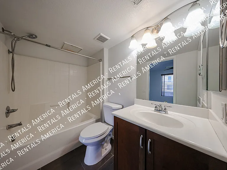 2402 E 5th St #1515 — Photo 44
