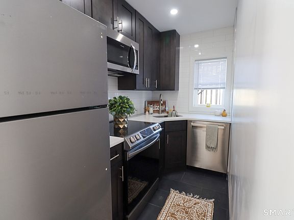 3rd image of 198 Montauk Ave #2