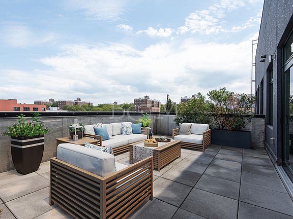 3rd image of 93 Kingsland Ave #4