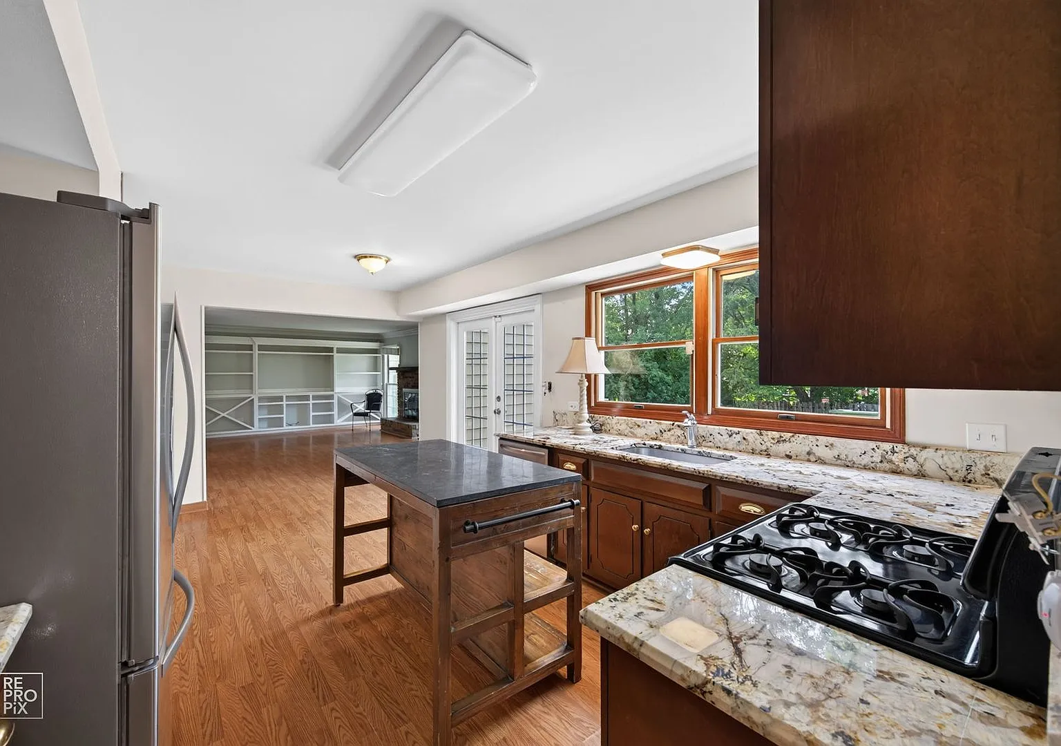Rarely Available Four Bedroom Walk to Downtown Naperville — Photo 4