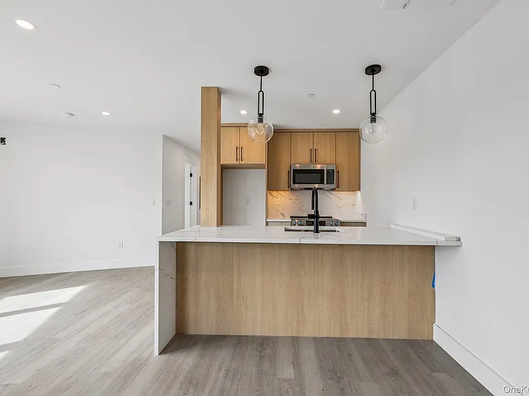 325 Manville #201 — Photo 2