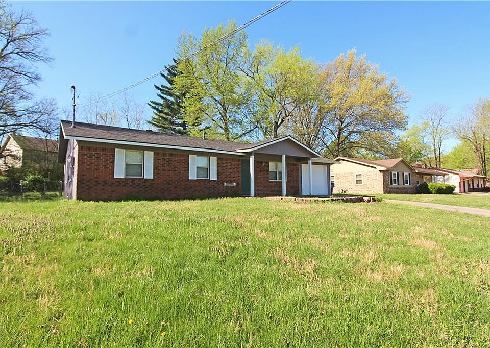 1st image of 804 SE 10th St