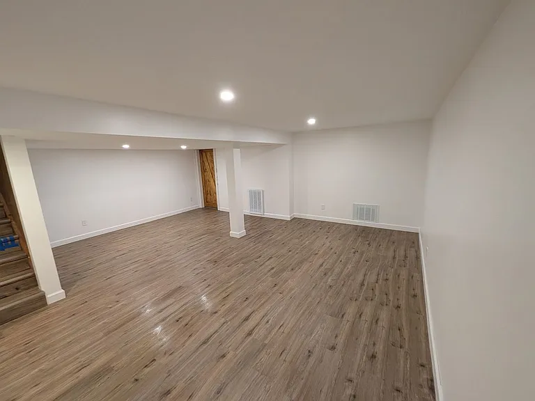 7734 E Rockton Rd — Photo 21