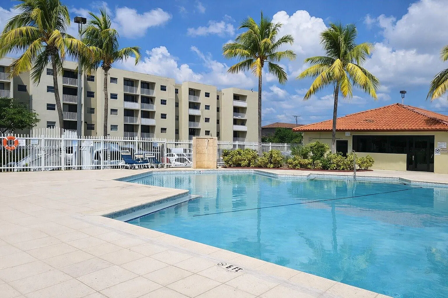 2 bed, 2.0 bath, 870 sqft, $2,050 — Photo 2