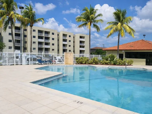 8075 NW 7th St APT 402, Miami, FL 33126