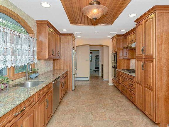 5th image of 11 Cardinal Ln