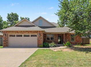 1022 Fox Run Ln, Blanchard, OK 73010