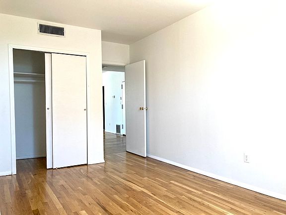 4th image of 135 Graham Ave #3B