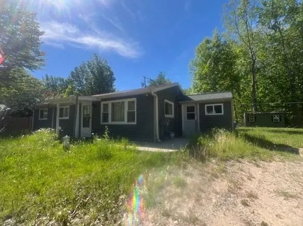 8437 Knapp Rd, Houghton Lake, MI 48629