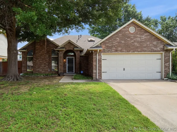 13643 S Oak Pl, Glenpool, OK 74033