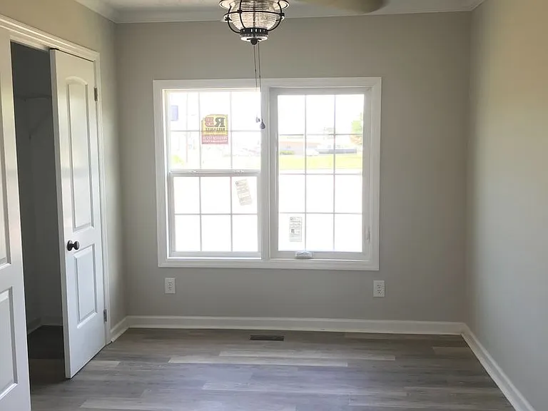 904 Snow St — Photo 6