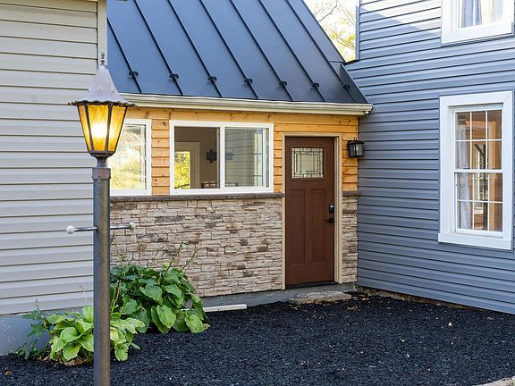 4th image of 132 Brook Ct