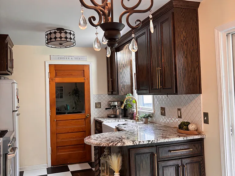 10215 W 56th St — Photo 3