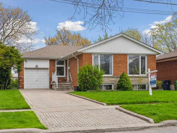 19 Madrid St, Toronto, ON M1P 4L7