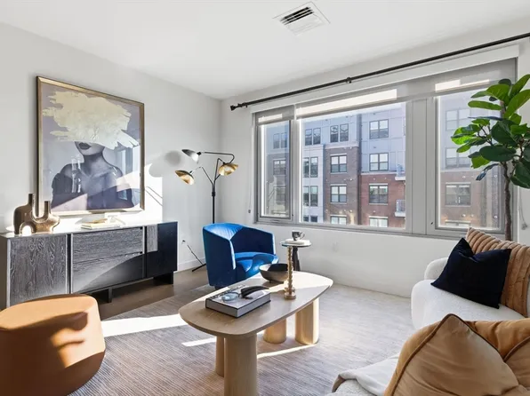 45 Lewis St #303, Boston, MA 02128