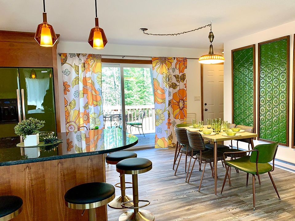 snack bar and dining room