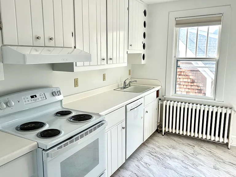 65 Caroline St #2 — Photo 1