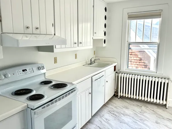 65 Caroline St #2, Burlington, VT 05401