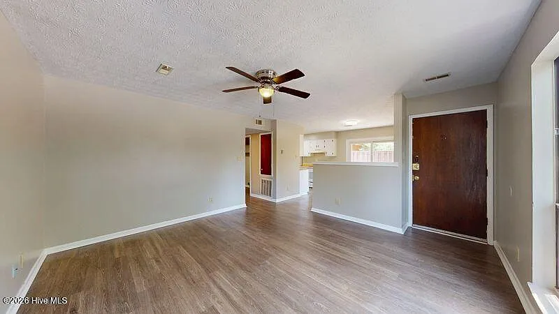 2 bed, 2.0 bath, 948 sqft, $1,050 — Photo 4