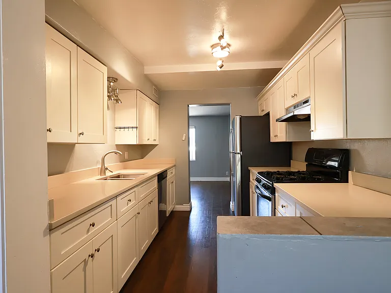 615 E Waverly St — Photo 9