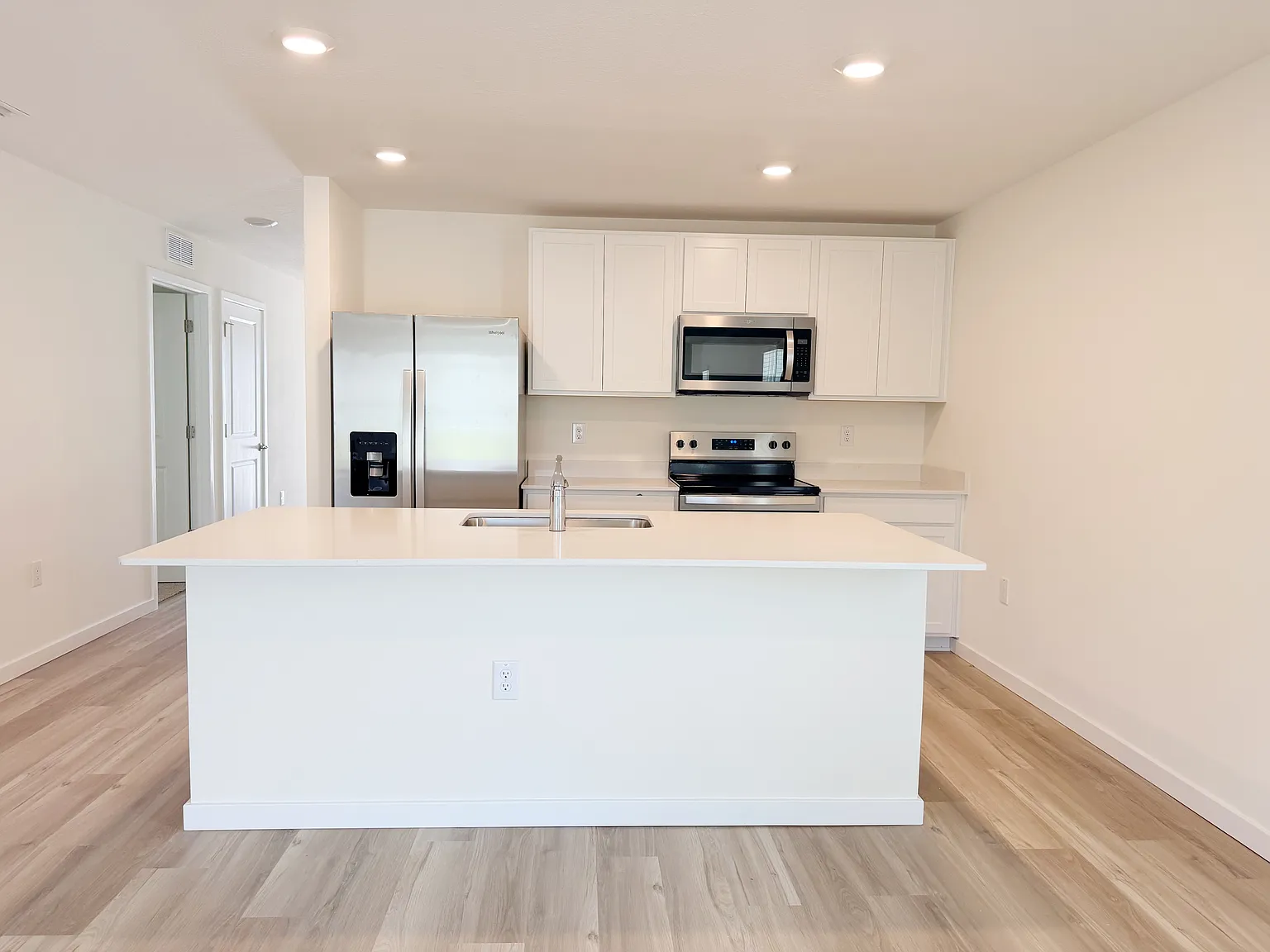 4 bed, 1560 sqft, $2,050 — Photo 2