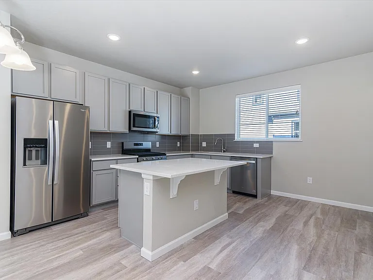 1380 Hoyt St #4 — Photo 2