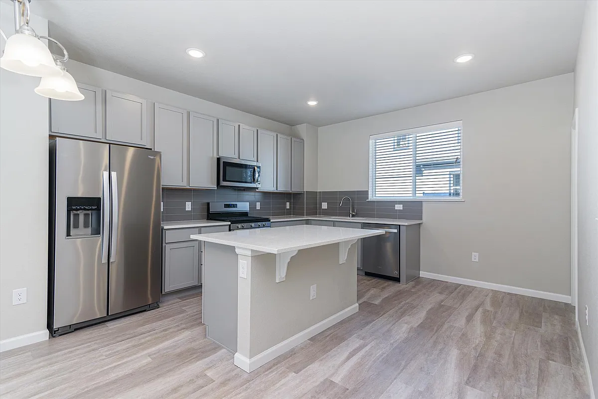 Building Photo - 1380 Hoyt St #4