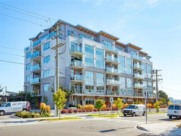 916 Lyall St #405, Esquimalt, BC V9A 5E9