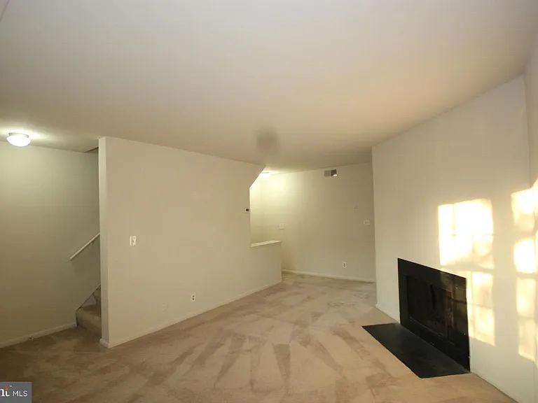 2832 S Wakefield St #C — Photo 8