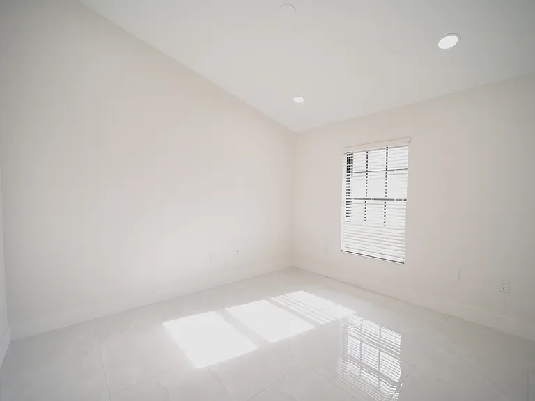 23146 Ambassador Ave — Photo 24