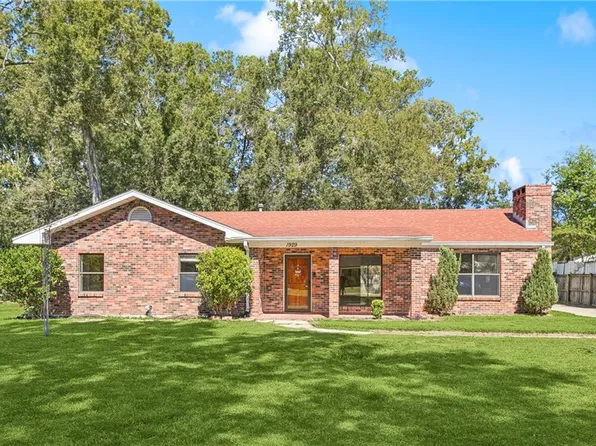1929 Dupard St, Mandeville, LA 70448