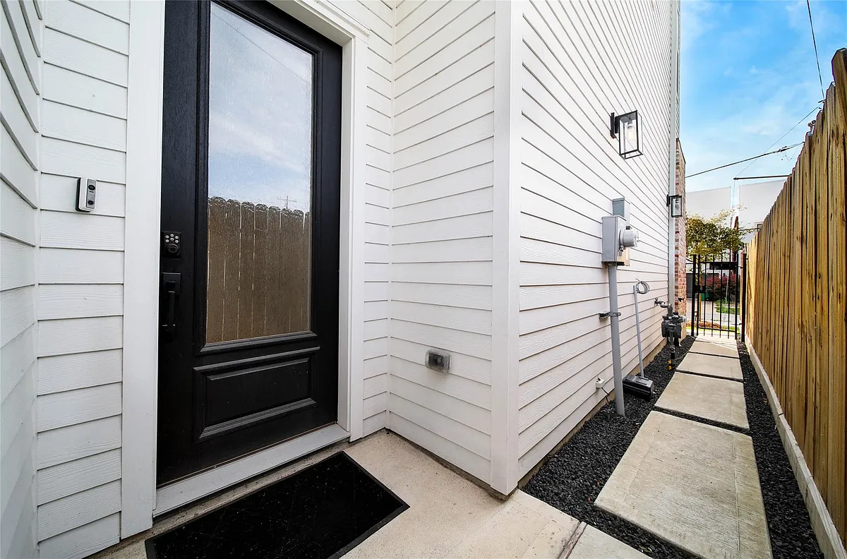 Building Photo - 1306 Laird St