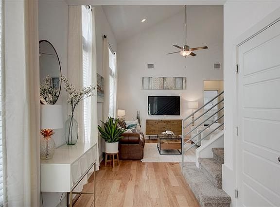 4th image of 9708 Tall Tree Ln #129