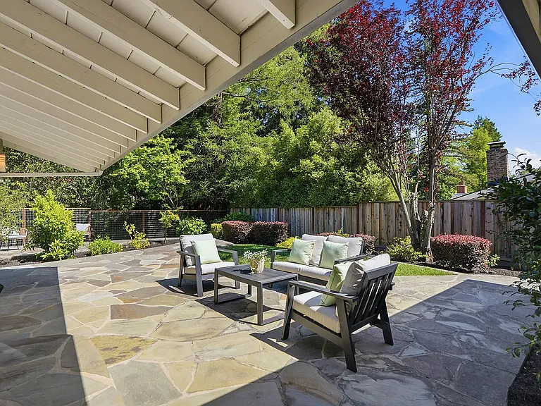 260 Corliss Dr — Photo 14
