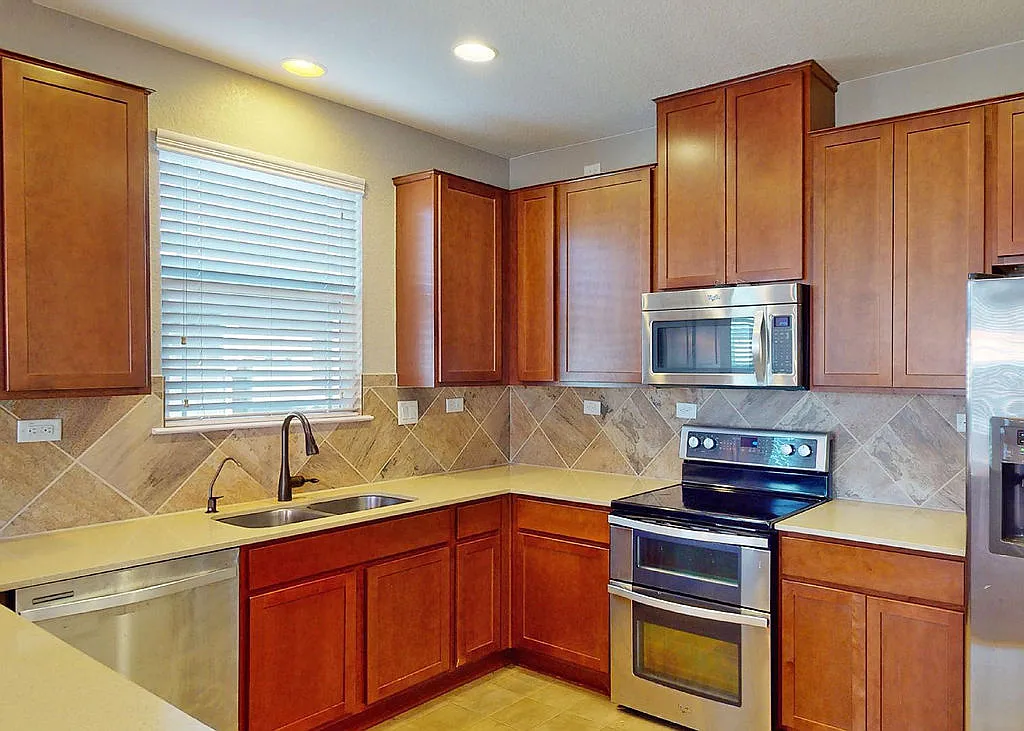 4 bed, 2353 sqft, $1,895 — Photo 2