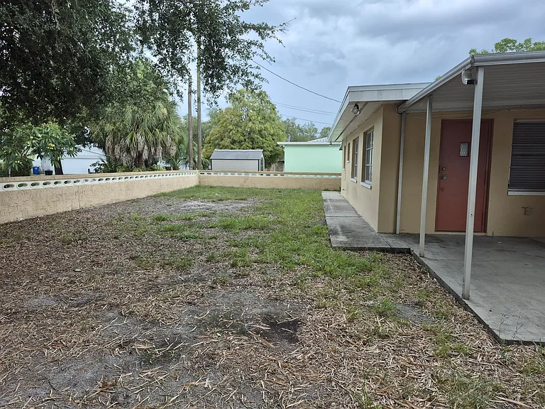 1013 Meadowlawn Dr N — Photo 26