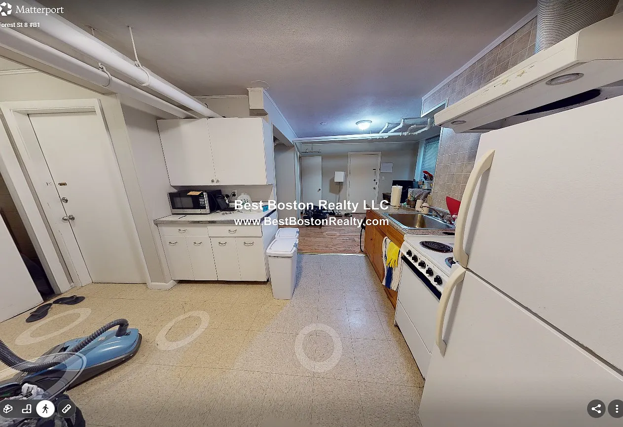 8 Forest St — Photo 1
