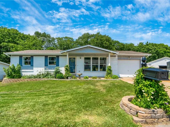 5921 Starlight Dr, High Ridge, MO 63049