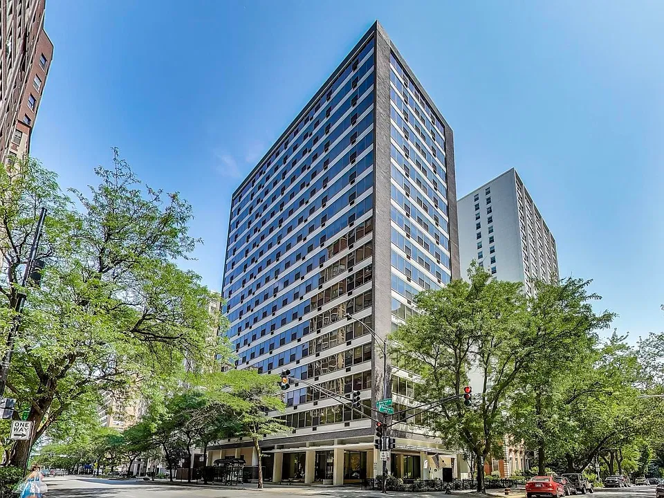 360 W Wellington Ave #14E