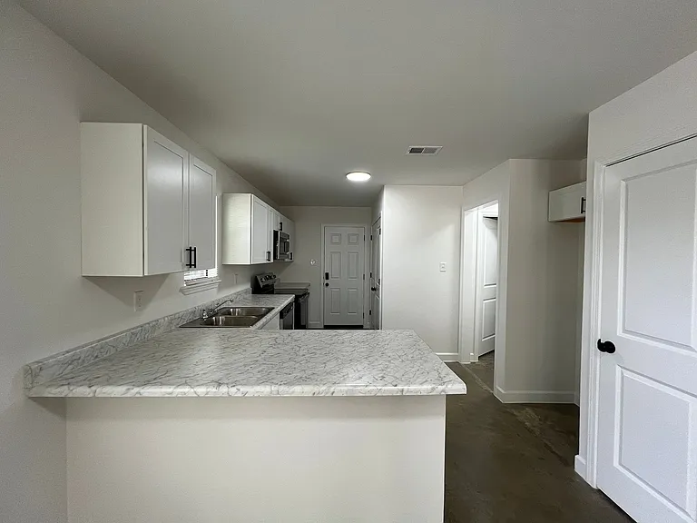 91 E Biscayne Rd — Photo 3