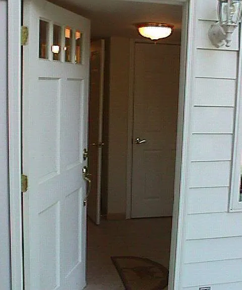 6212 Macarthur Blvd — Photo 3