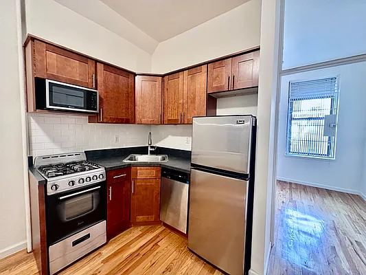 Rented by Building Equity Real Estate LLC | media 2