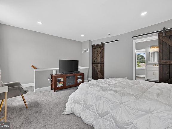 4th image of 235 Green St