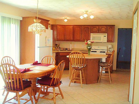 Eat-in-Kitchen